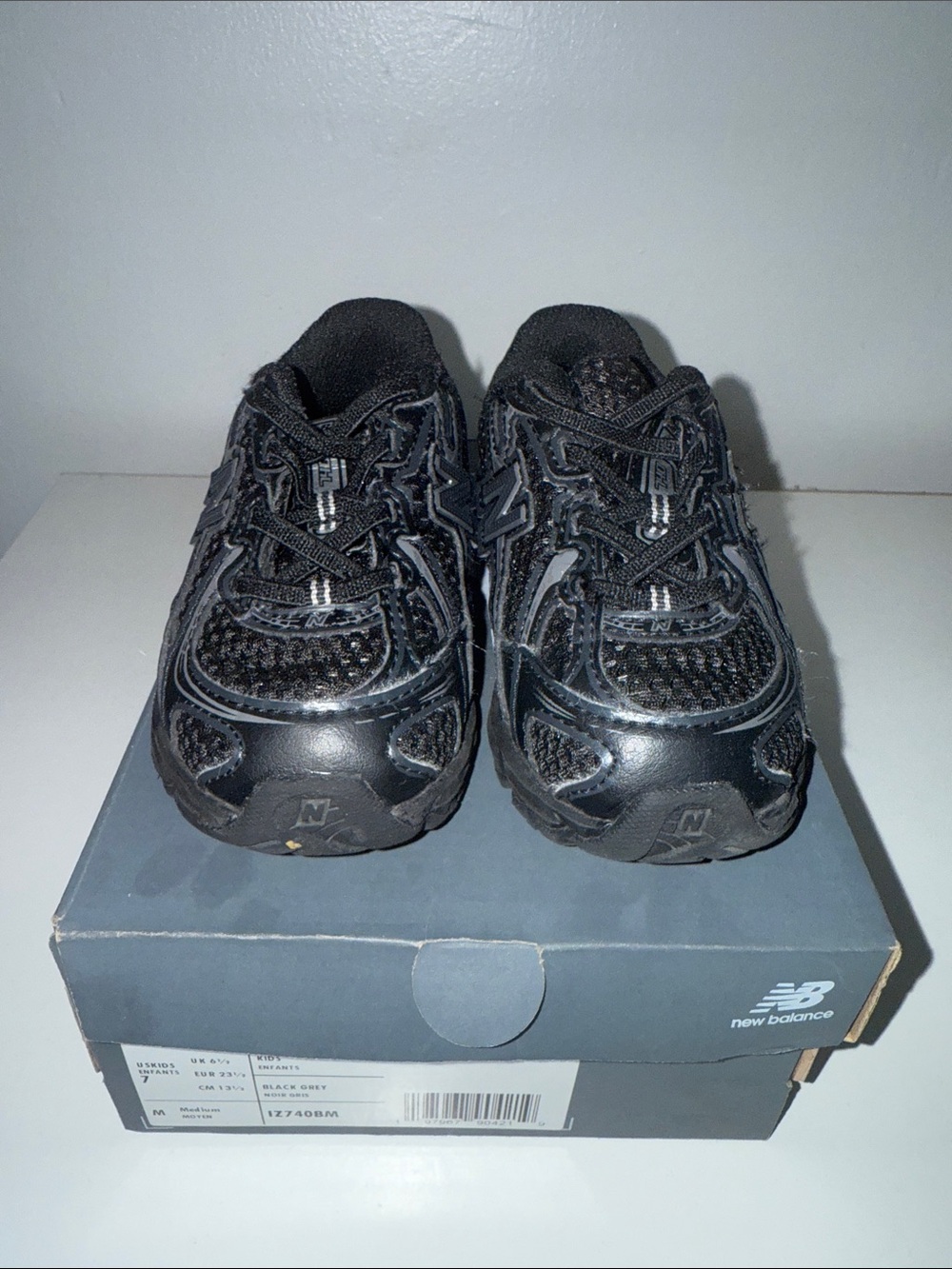 New Balance Bungee Lace Kids Black Lace-Up Sneakers